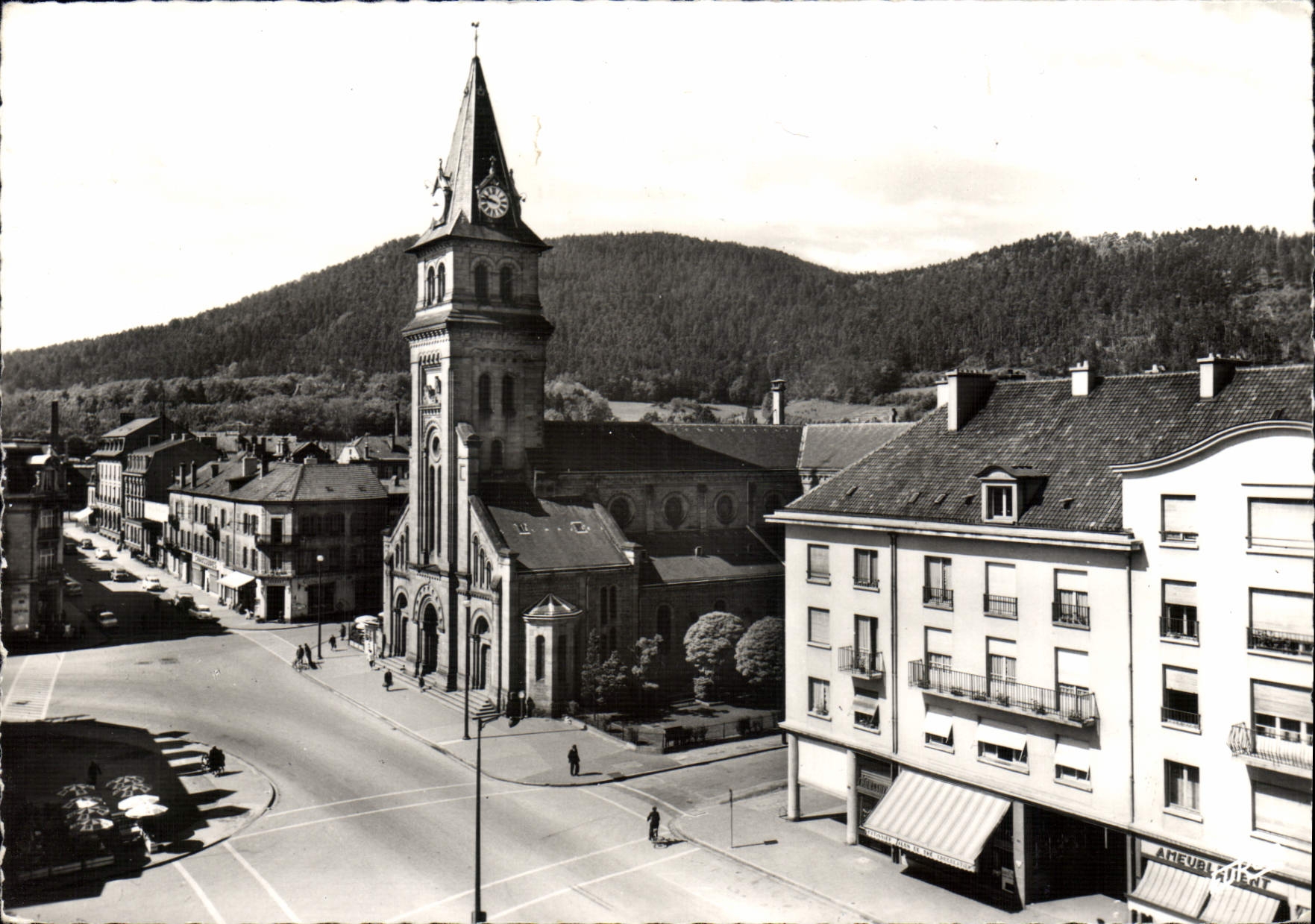 Saint-Dié (Vosges) — La Place Saint-Martin et les Vosges au fond — Édition de l'Europe, Pietrion