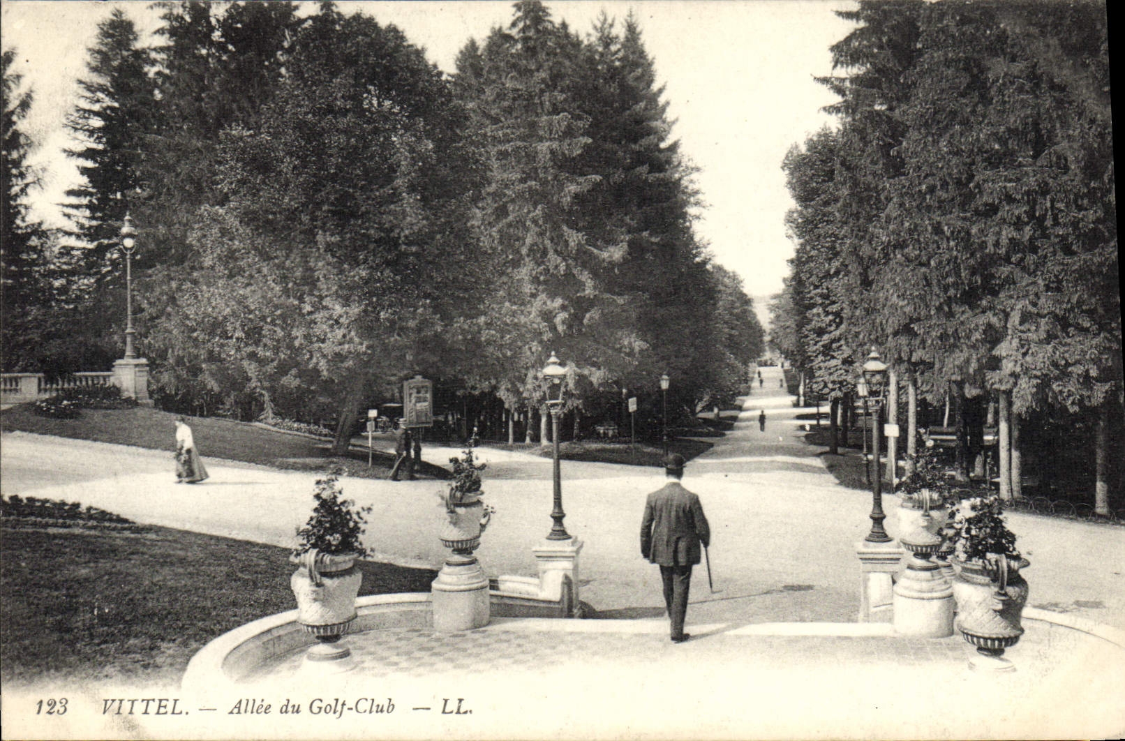 VITTEL — Allée du Golf-Club — LL. n°123