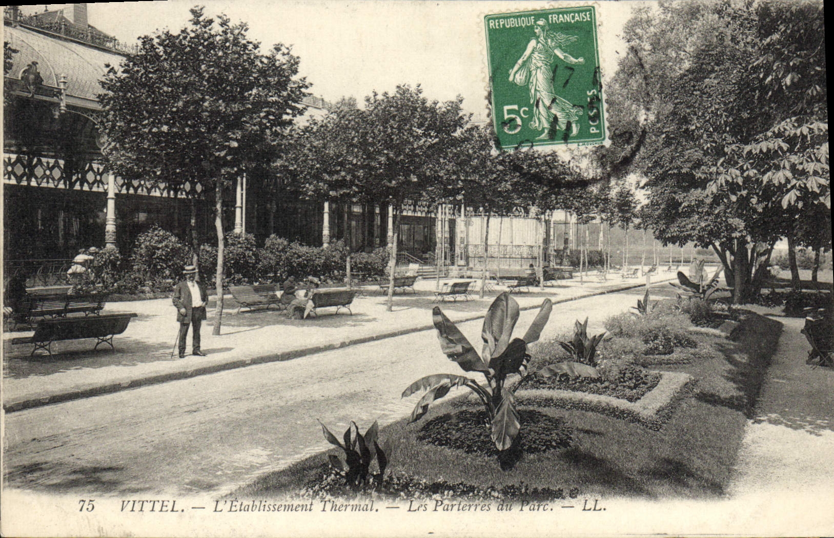 VITTEL — L'Établissement Thermal — Les Parterres du Parc — LL. — n°75