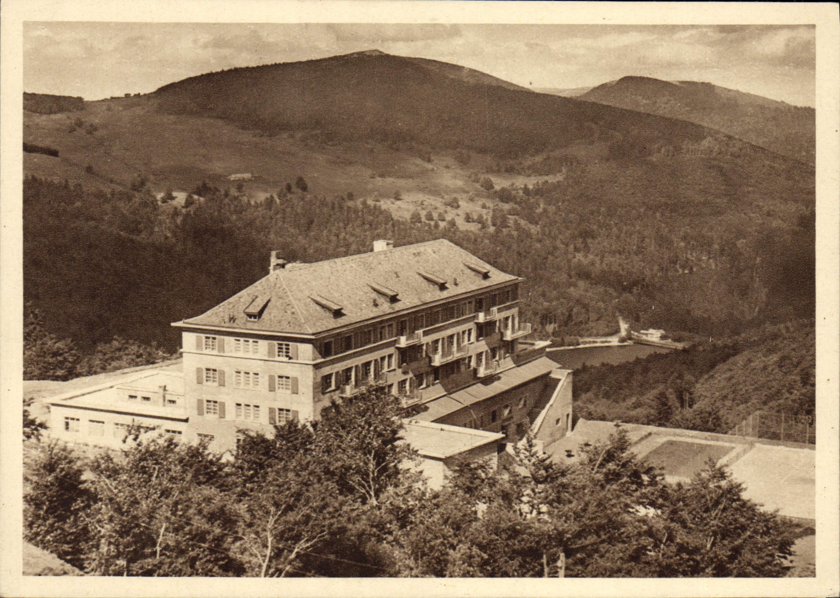 CPSM Hotel Du Markstein Htes Vosges Vue Sur Le Lac De La Lauch