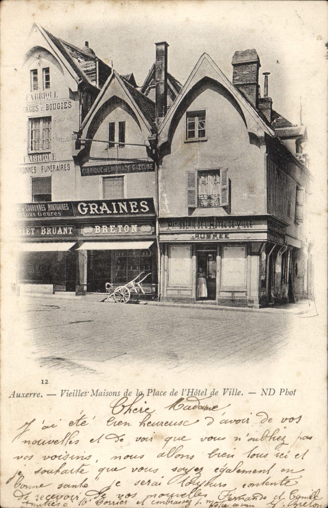 Auxerre — Vieilles Maisons de la Place de l'Hôtel de Ville — ND Phot