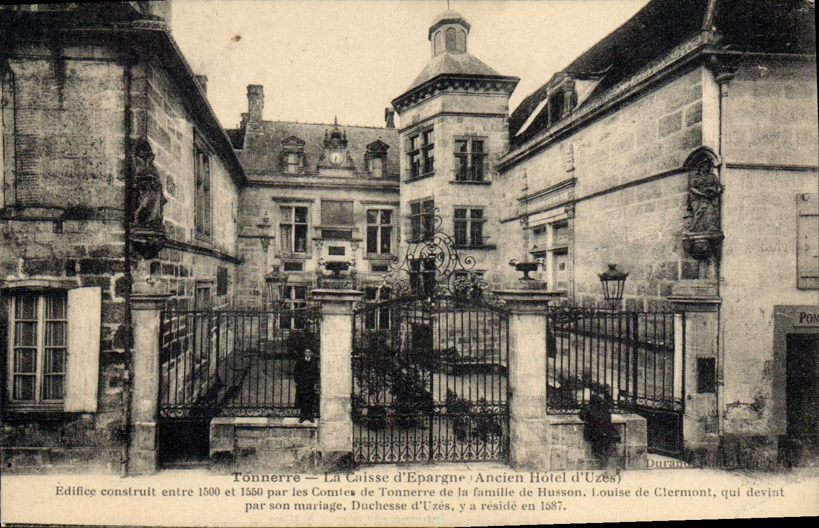 Tonnerre — La Caisse d'Epargne (Ancien Hôtel d'Uzès) — Durand & Cie