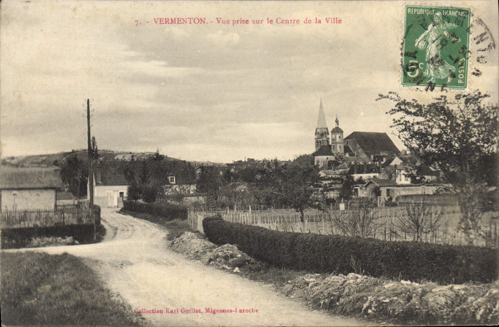 CPA Vermenton Vue Prise Sur Le Centre De La Ville