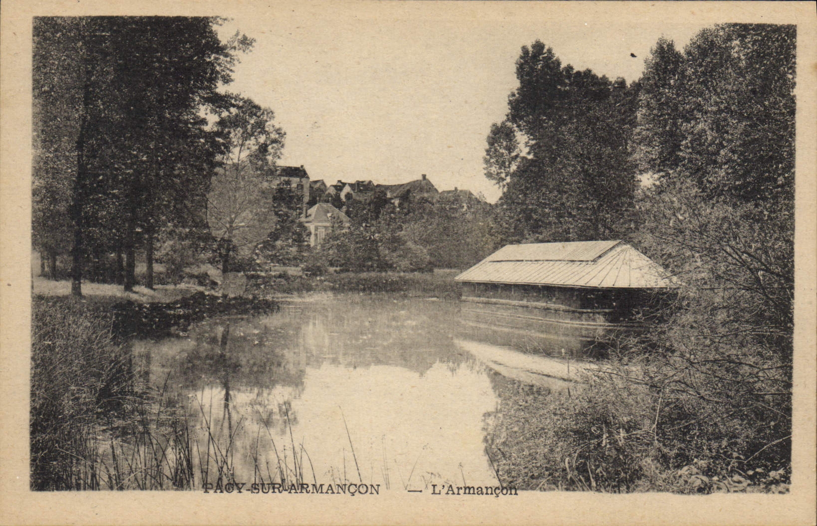 Pacy-sur-Armançon — L'Armançon