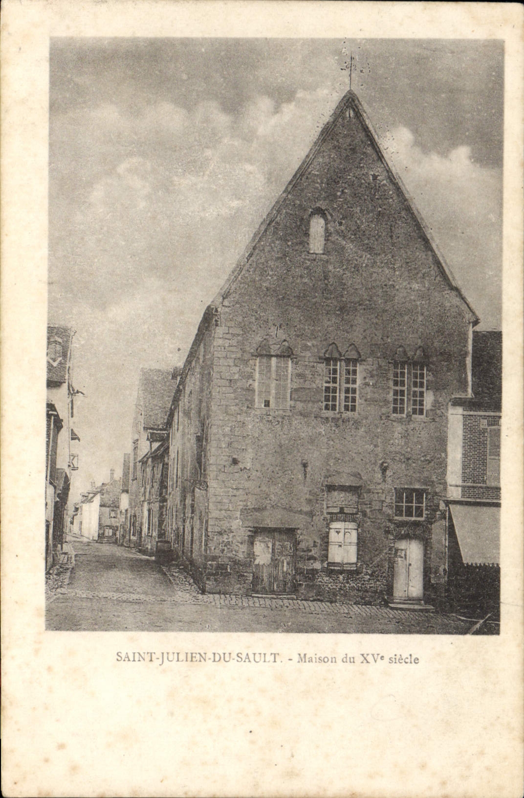 Saint-Julien-du-Sault — Casa del XV secolo — editore sconosciuto, numero di serie non visibile