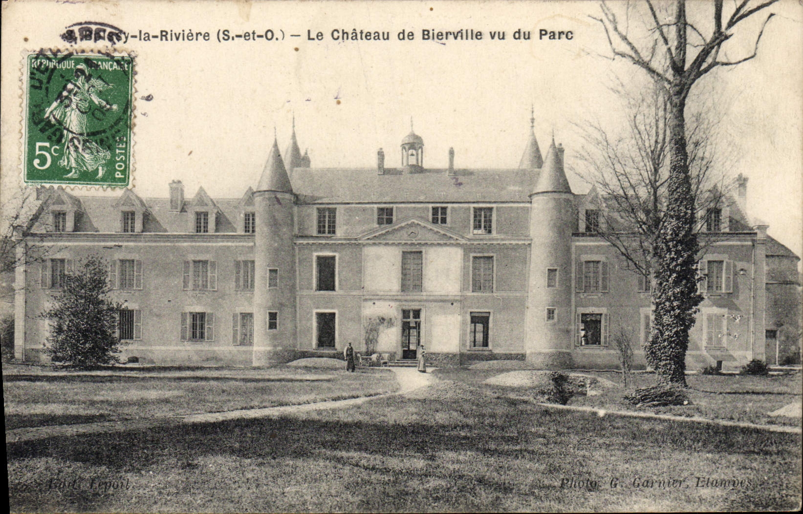 CPA Boissy La Riviere Le Chateau De Bierville Vu Du Parc