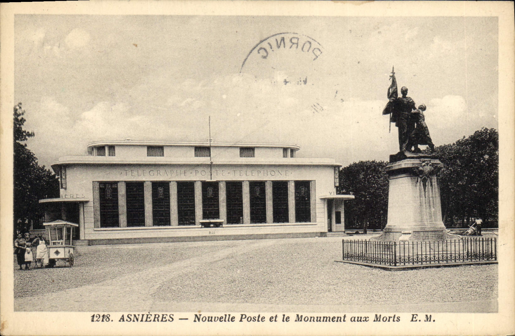 Asnières — Nouvelle Poste et le Monument aux Morts E.M.
