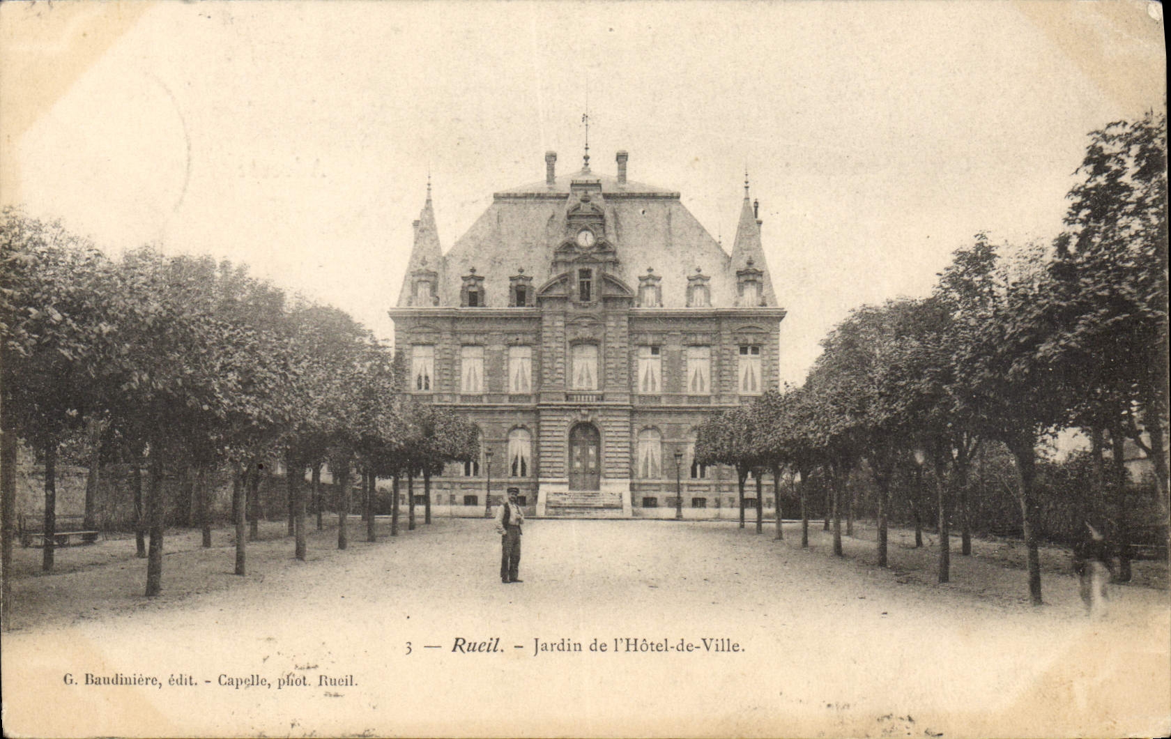 CPA Rueil Jardin De I'Hotel De Ville
