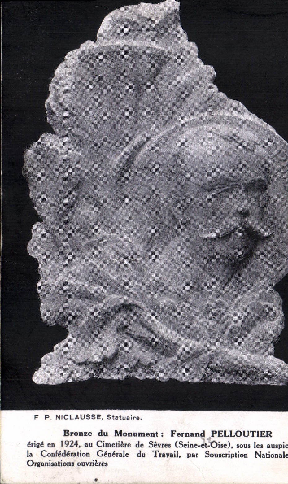 CPA Pelloutier Bronze Du Monument cimetière de Sevres Confédération Générale du Travail CGT organisa