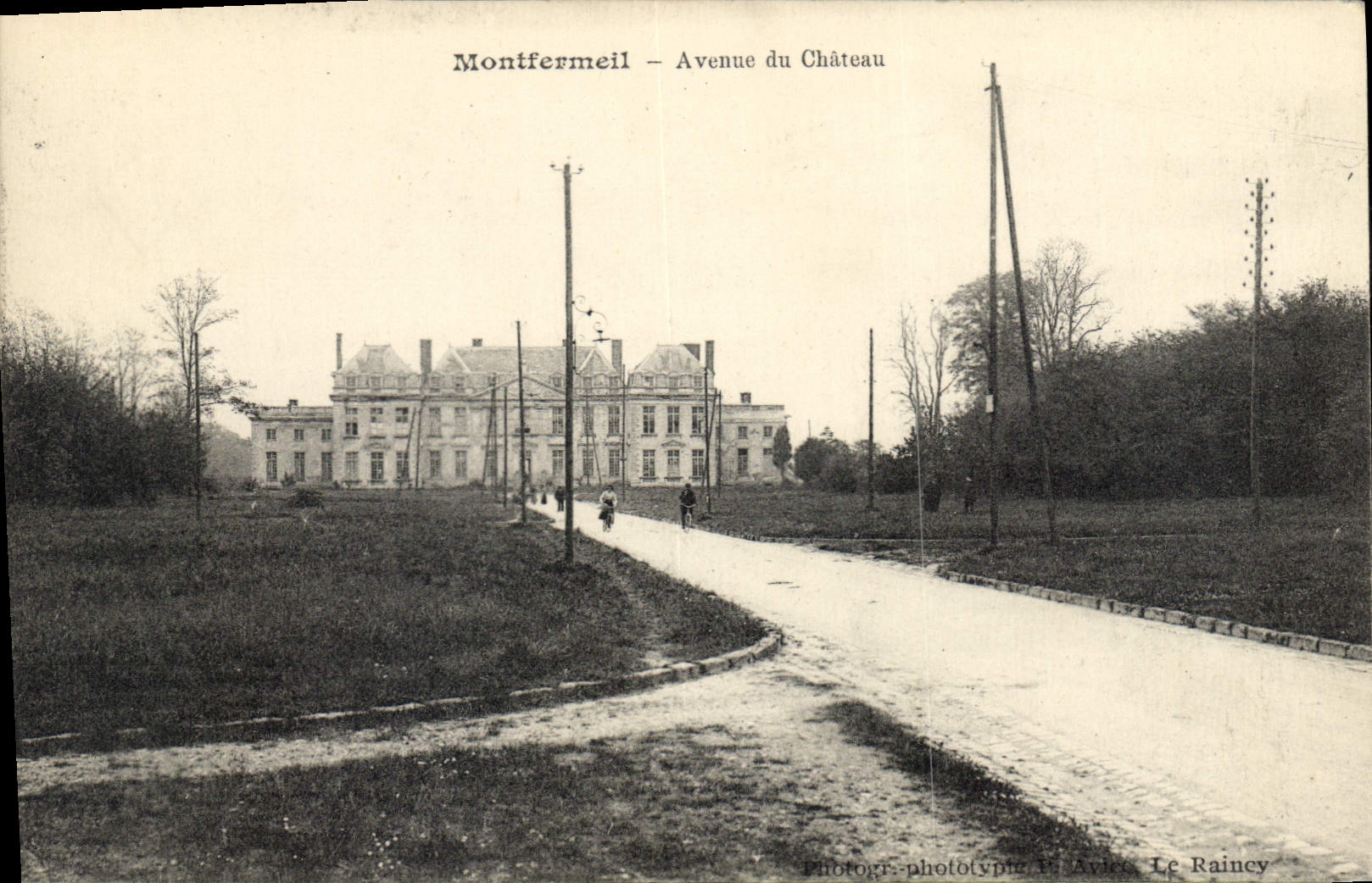 CPA Montfermeil Avenue Du Château