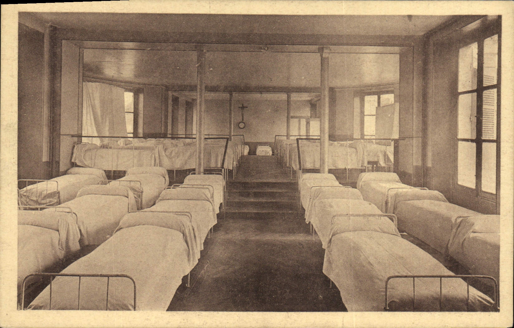 CPA Bry Sur Marne Chateau Maison De I'Enfant Jesus un dortoir