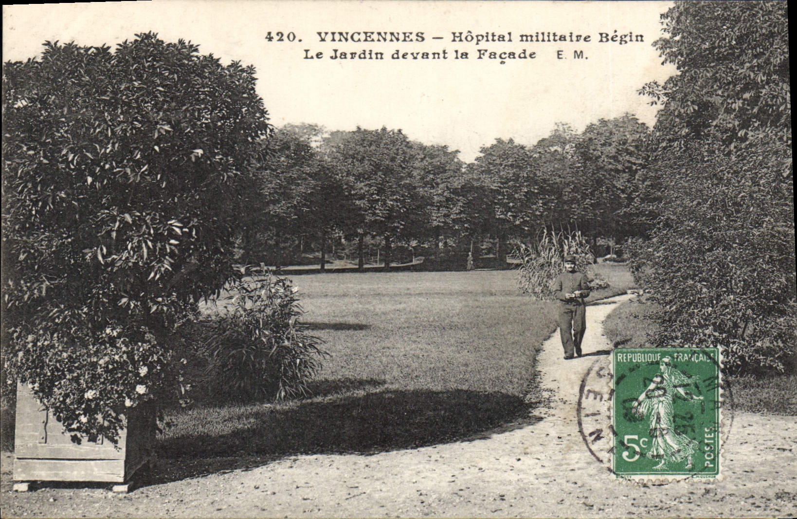 Vincennes — Hôpital militaire Bégin — Le Jardin devant la Façade — E.M. — n°420