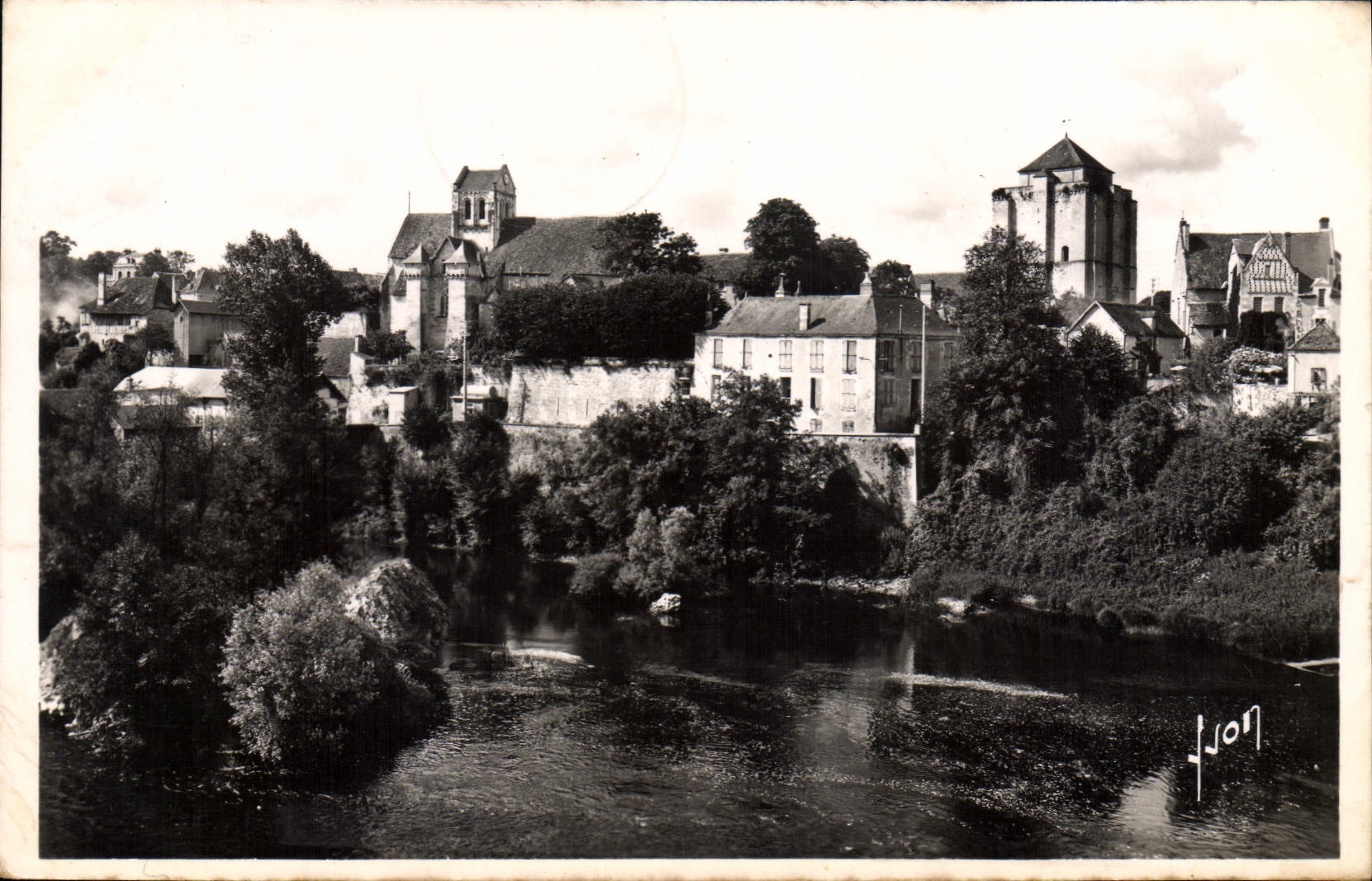 La Roche-Posay — L'Église et la vieille maison du XIIe siècle — Les Éditions d'Art