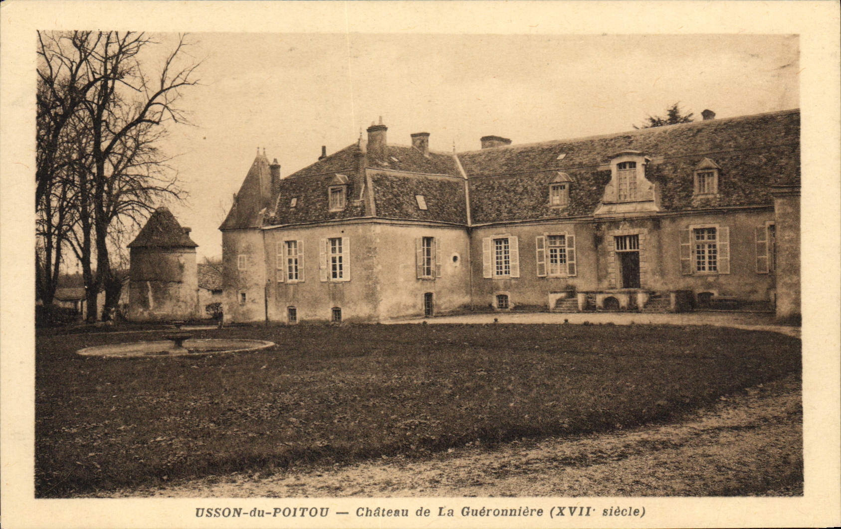 CPA Usson Du Poitou Chateau De La Gueronniere