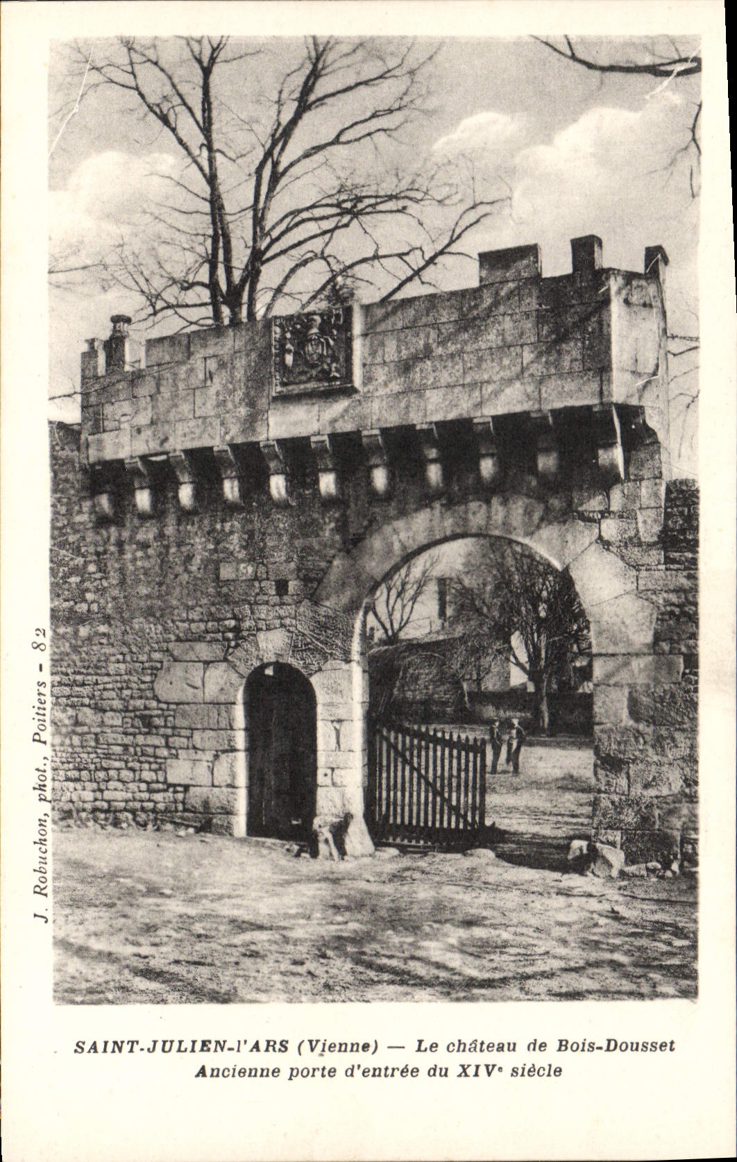 CPA Saint Julien I'Ars Le Chateau De Bois Dousset