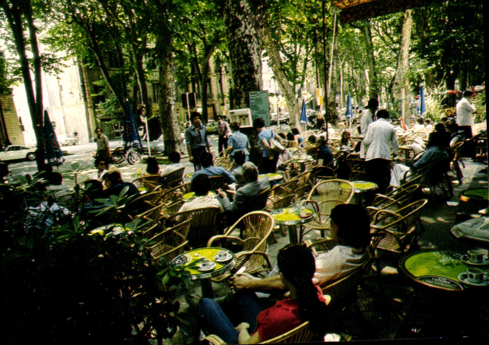 Aix-en-Provence — Le cours Mirabeau — Leicagraphie J. Guillard, agence Scope