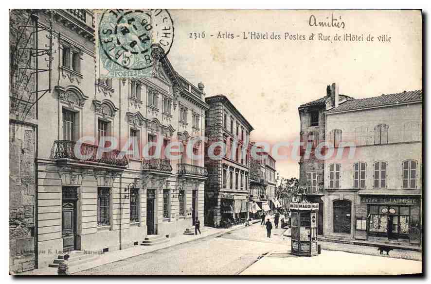 CPA Arles L'Hotel Des Postes Et Rue De I'Hotel De Ville