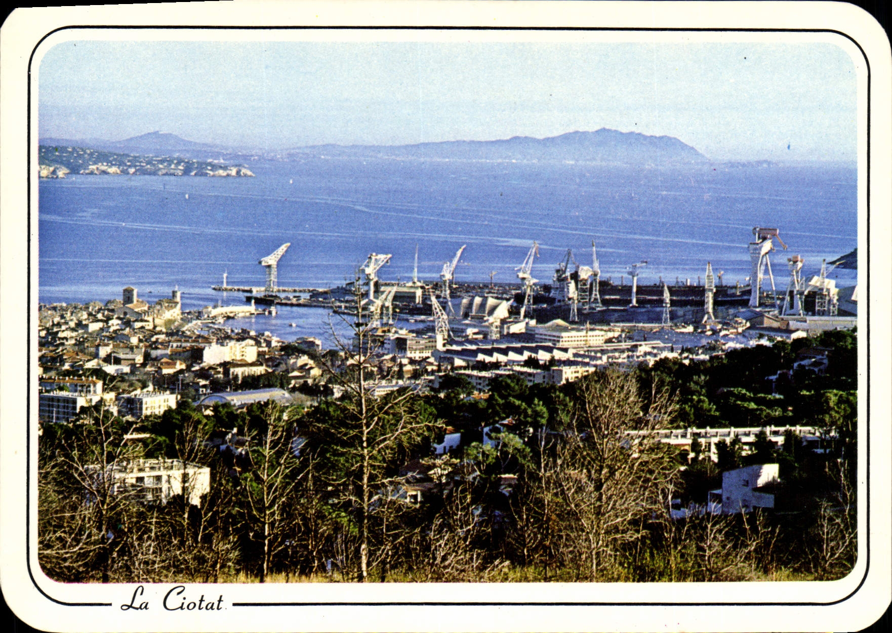 La Ciotat — Vue générale des chantiers navals — REFLETS DE LA COTE D'AZUR