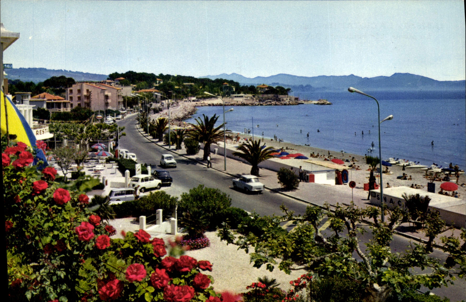 La Ciotat (Bouches-du-Rhône) — La place et le boulevard Beau-Rivage — Éditions Hachette