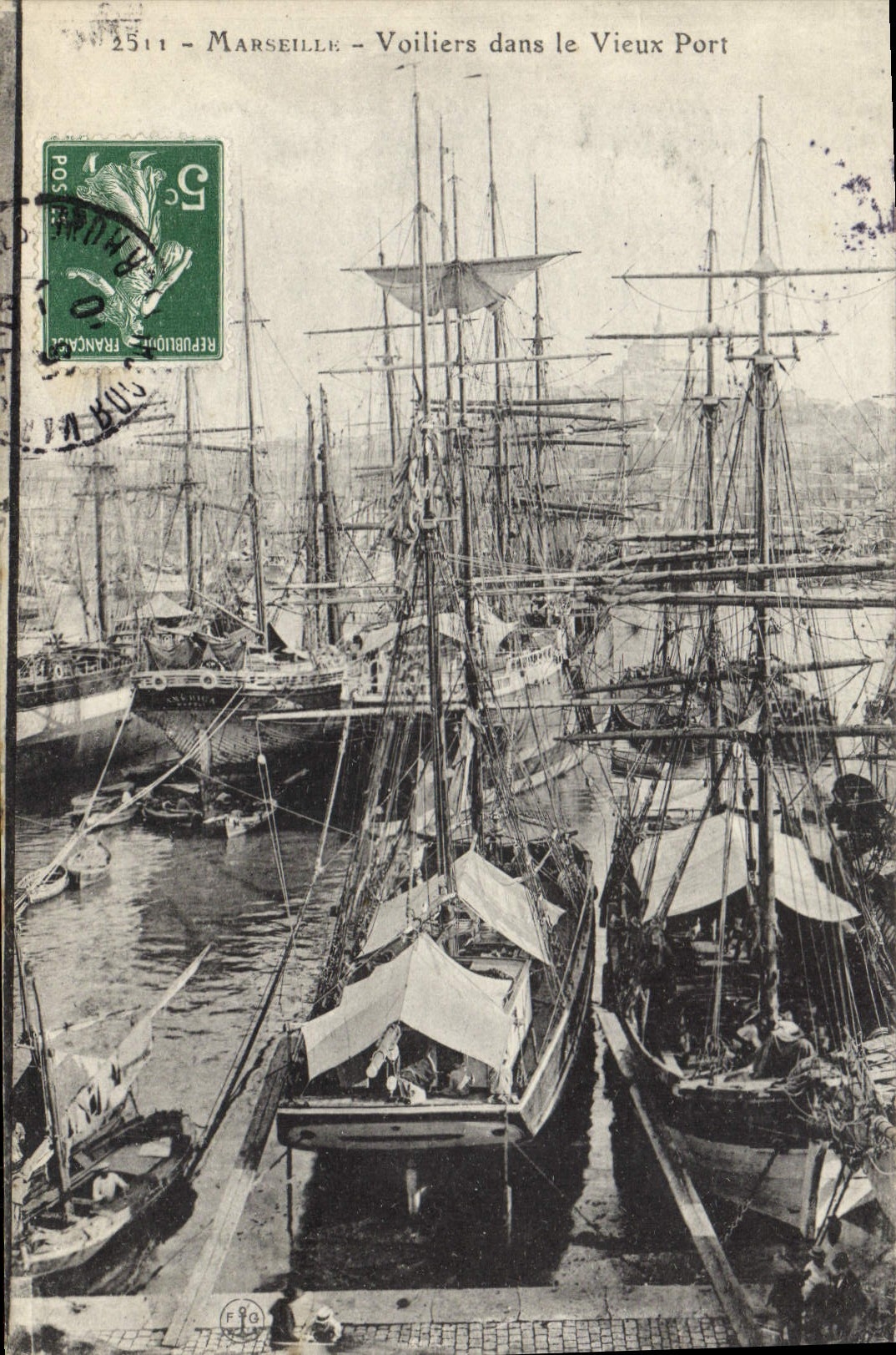 Marseille — Voiliers dans le Vieux Port — Repéunion