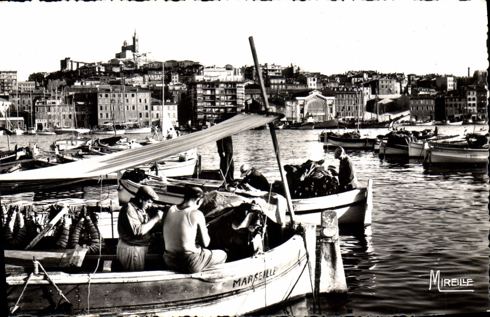 Porto Vecchio di Marsiglia — pescatori a bordo — edizione Mireille