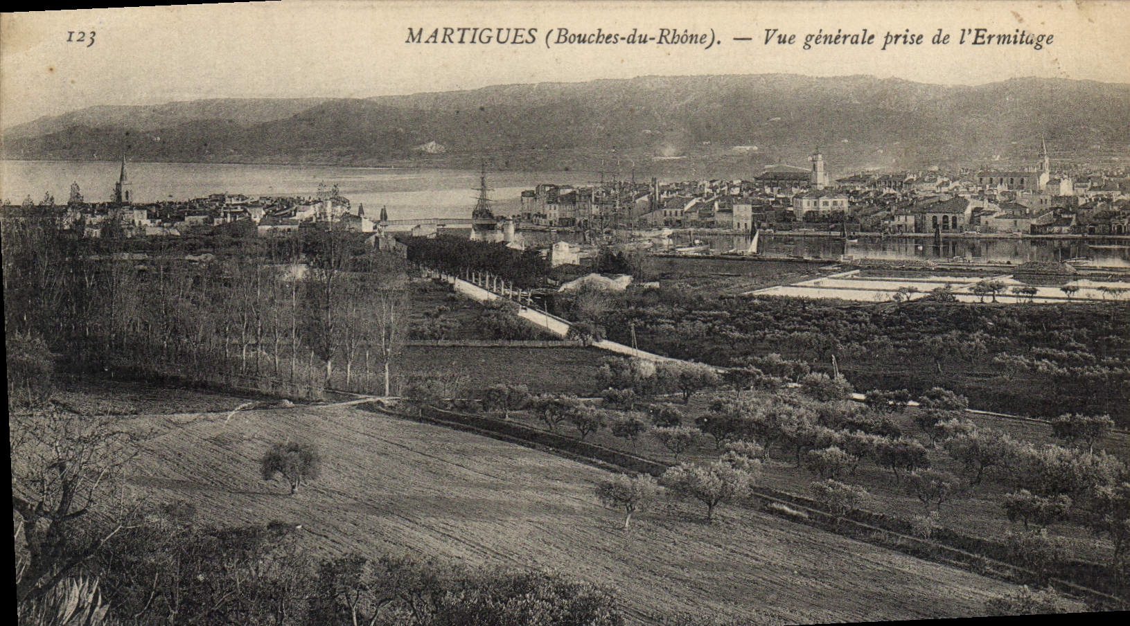 Martigues (Bouches-du-Rhône) — Vue générale prise de l'Ermitage