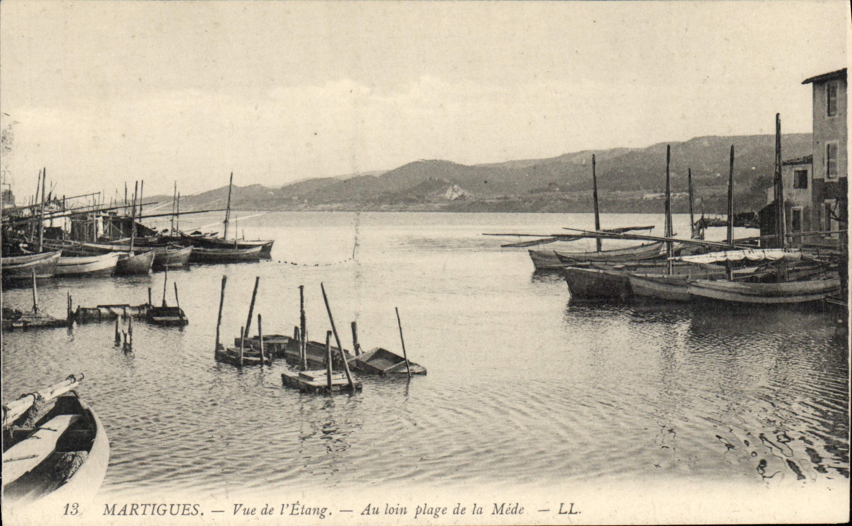 Martigues — Vue de l'Étang — Au loin plage de la Méde — LL. — N° 13