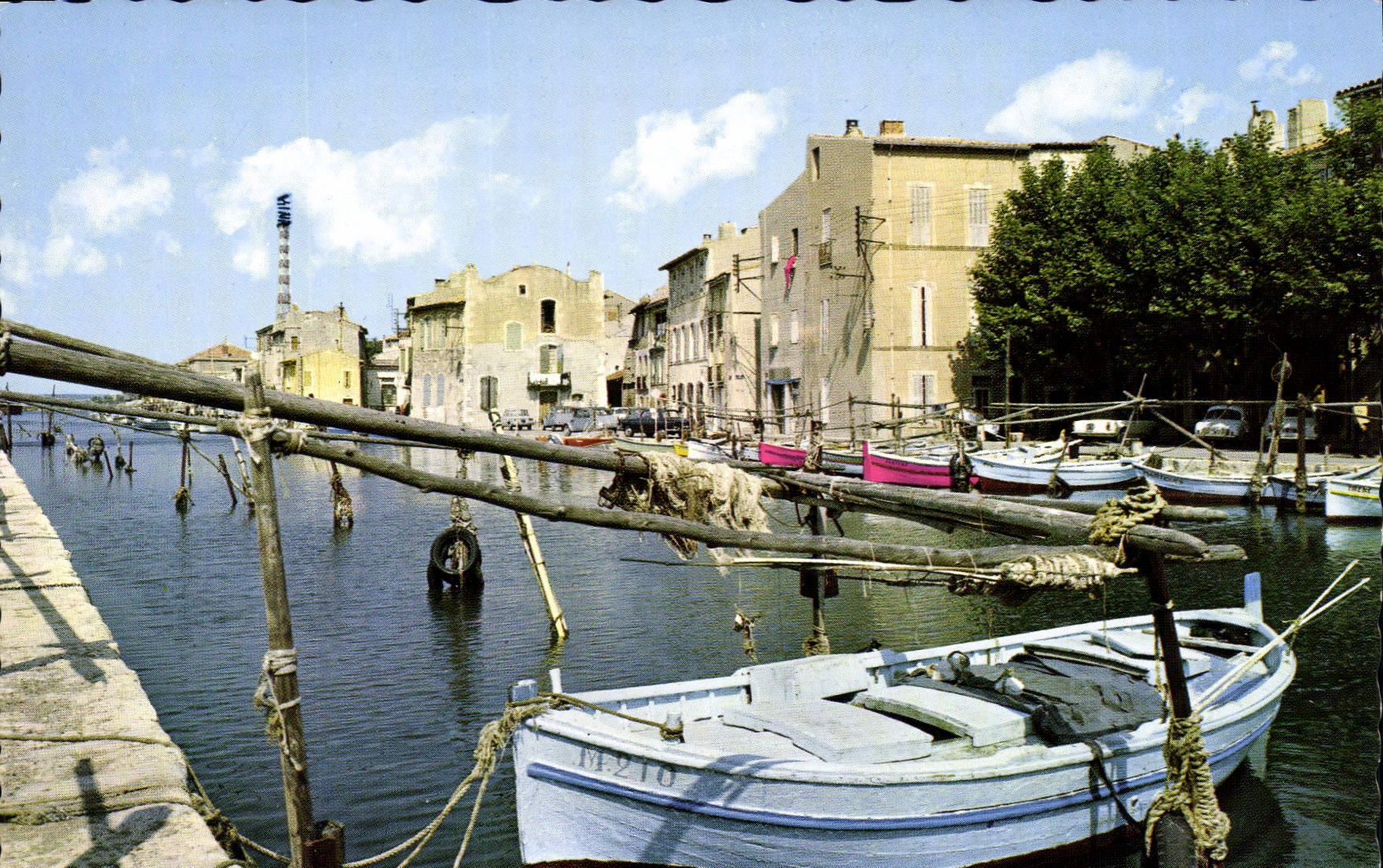 Martigues — La "Venise Provençale". Ses canaux bordés de maisons — REFLETS DE PROVENCE, n° 13.056.16