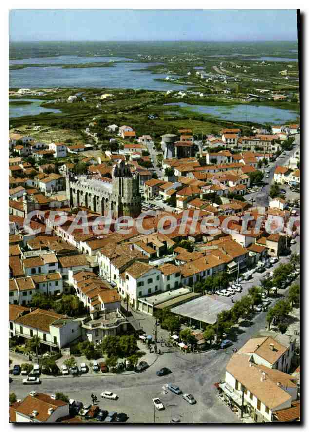 Les Saintes-Maries-de-la-Mer — Vue aérienne générale du centre avec la basilique fortifiée — Éditions Théodule Beaulard