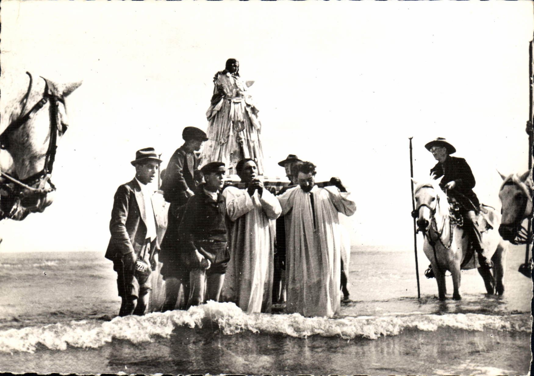 Bénédiction de Sainte Sarah, Patronne des Gitans — La Camargue — Éditions de la Camargue