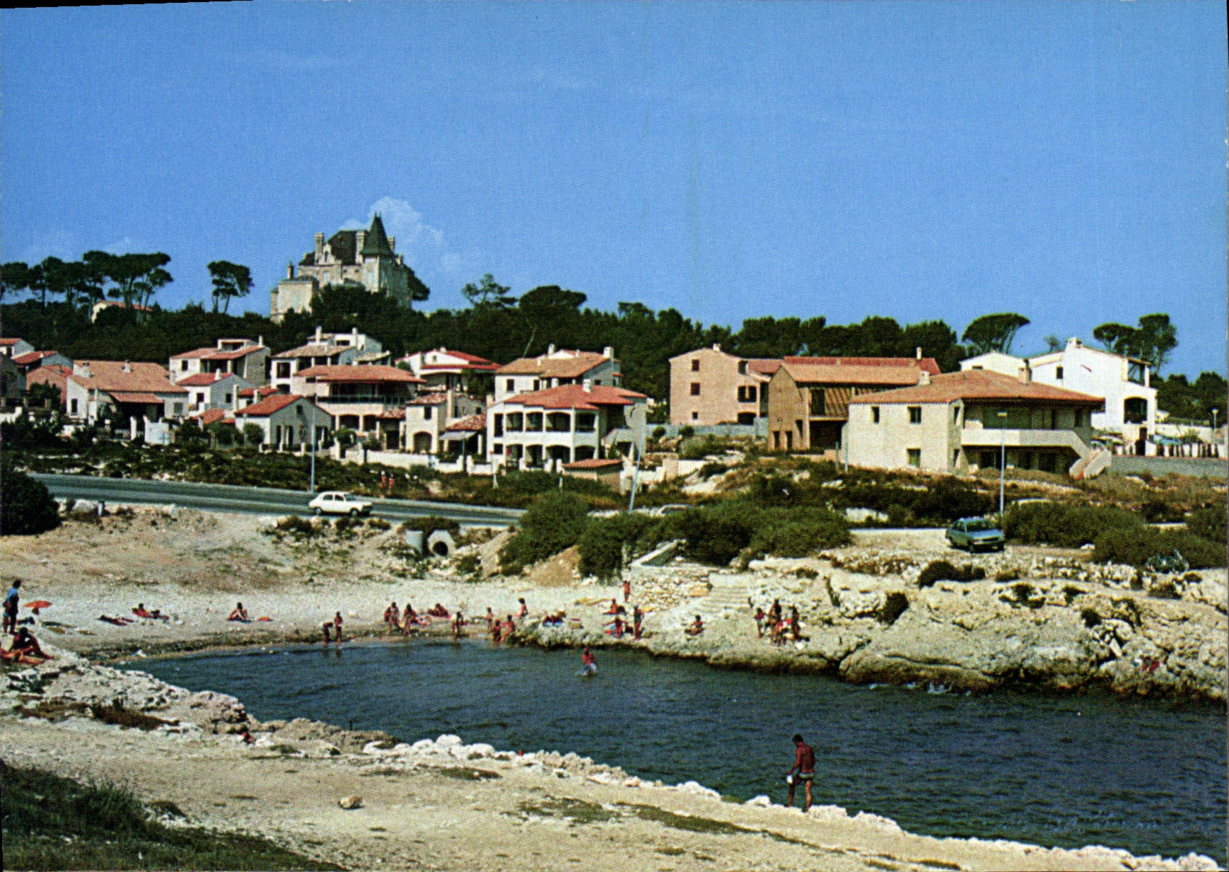 Sausset-les-Pins — vue de la plage et du château — Reflets de la Côte Bleue