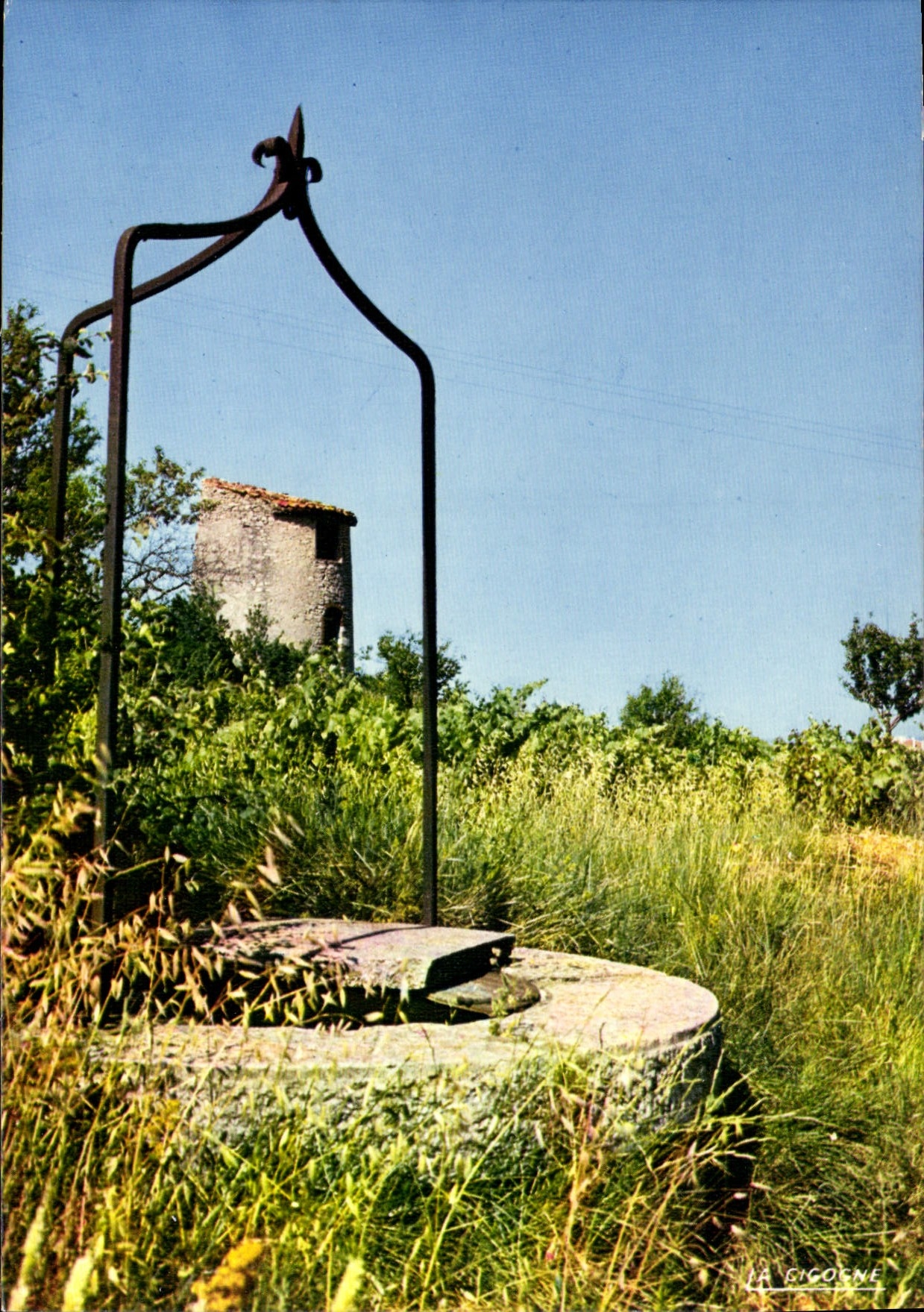 CPSM Trets Sur La Route De Saint Zacharie