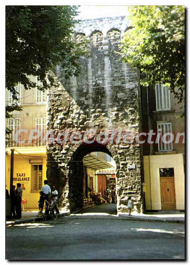 CPSM Trets En Provence La Porte De Pourrieres Et La Fontaine