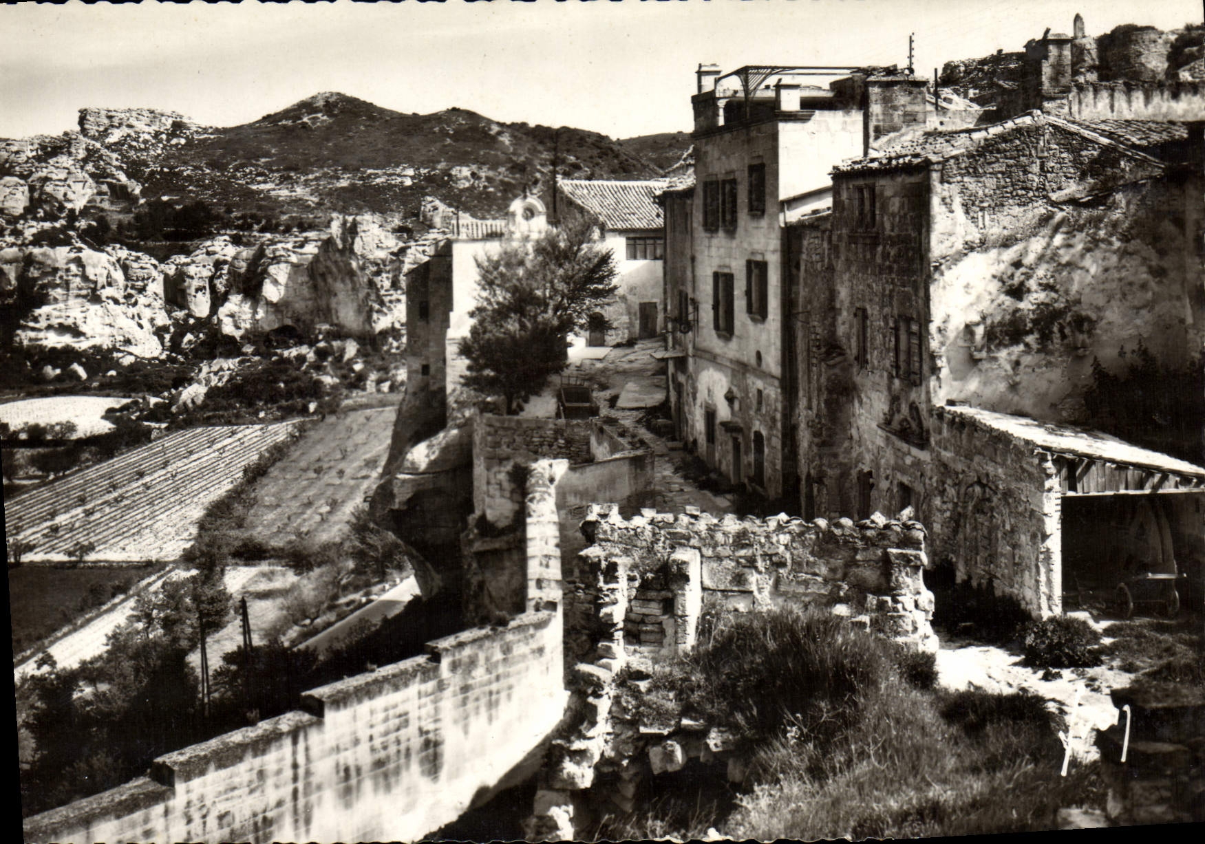 Les Baux (B.-du-R.) — Les remparts et le vallon de la Fontaine — Éditions d'Art 'ON' Paris