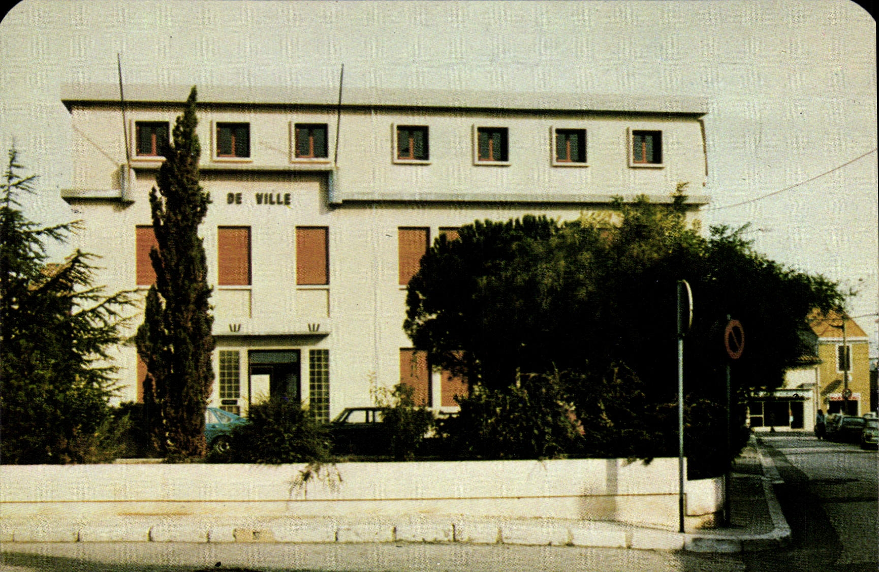 CPSM Chateauneuf Les Martigues La Place De la Mairie