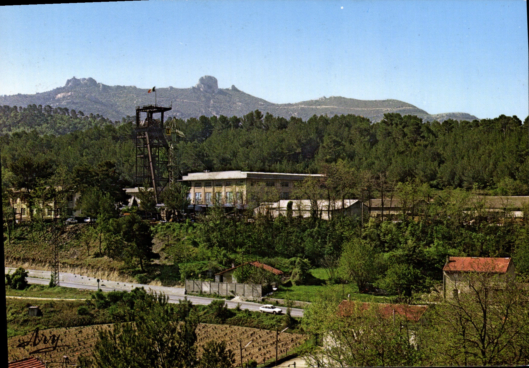 CPSM Gardanne Biver Le Puits Gerard Au Loin Le Pilon Du Roi