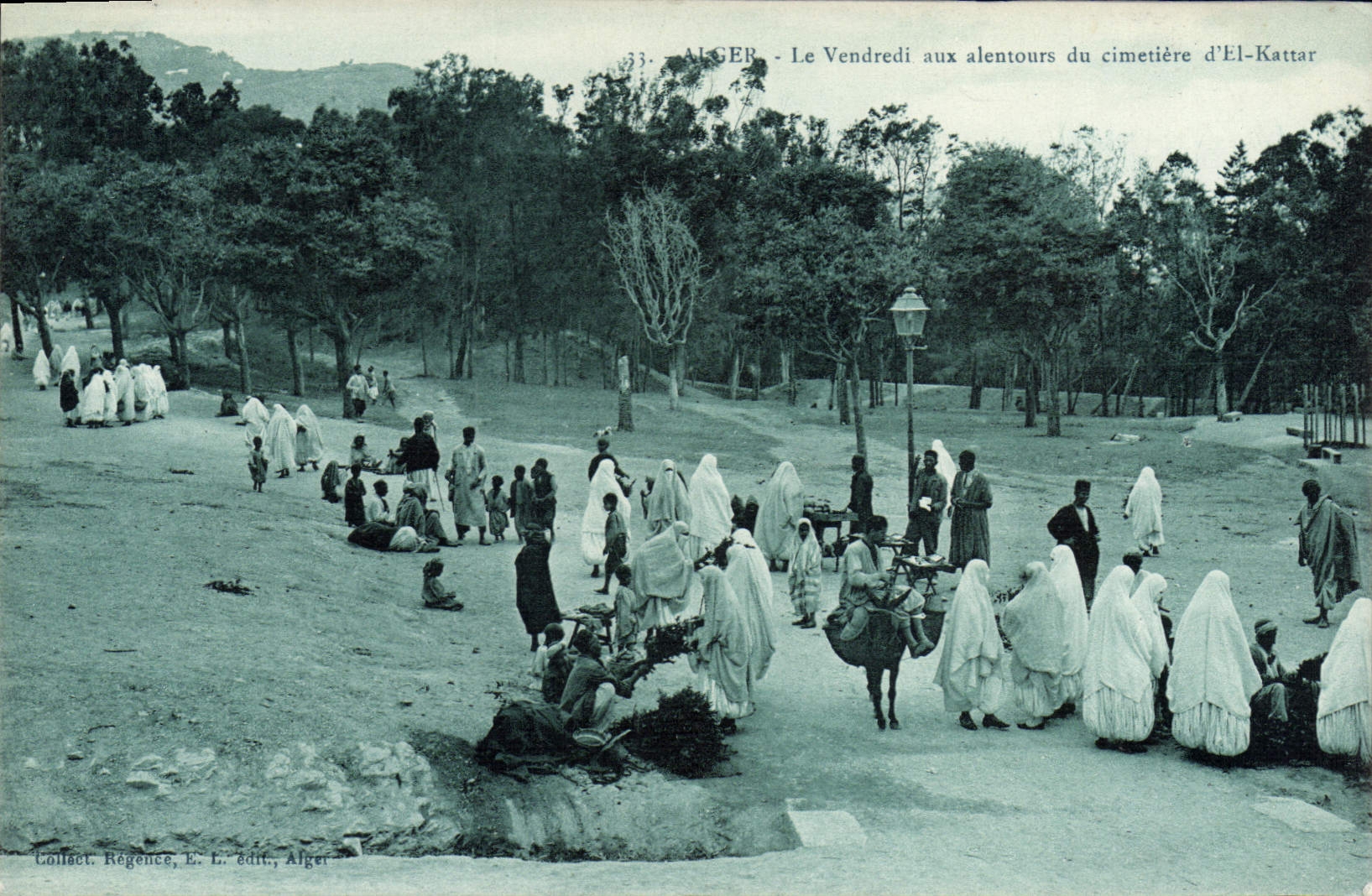 CPA Alger Le Vendredi Aux Alentours Du Cimetiere D' El Kattar