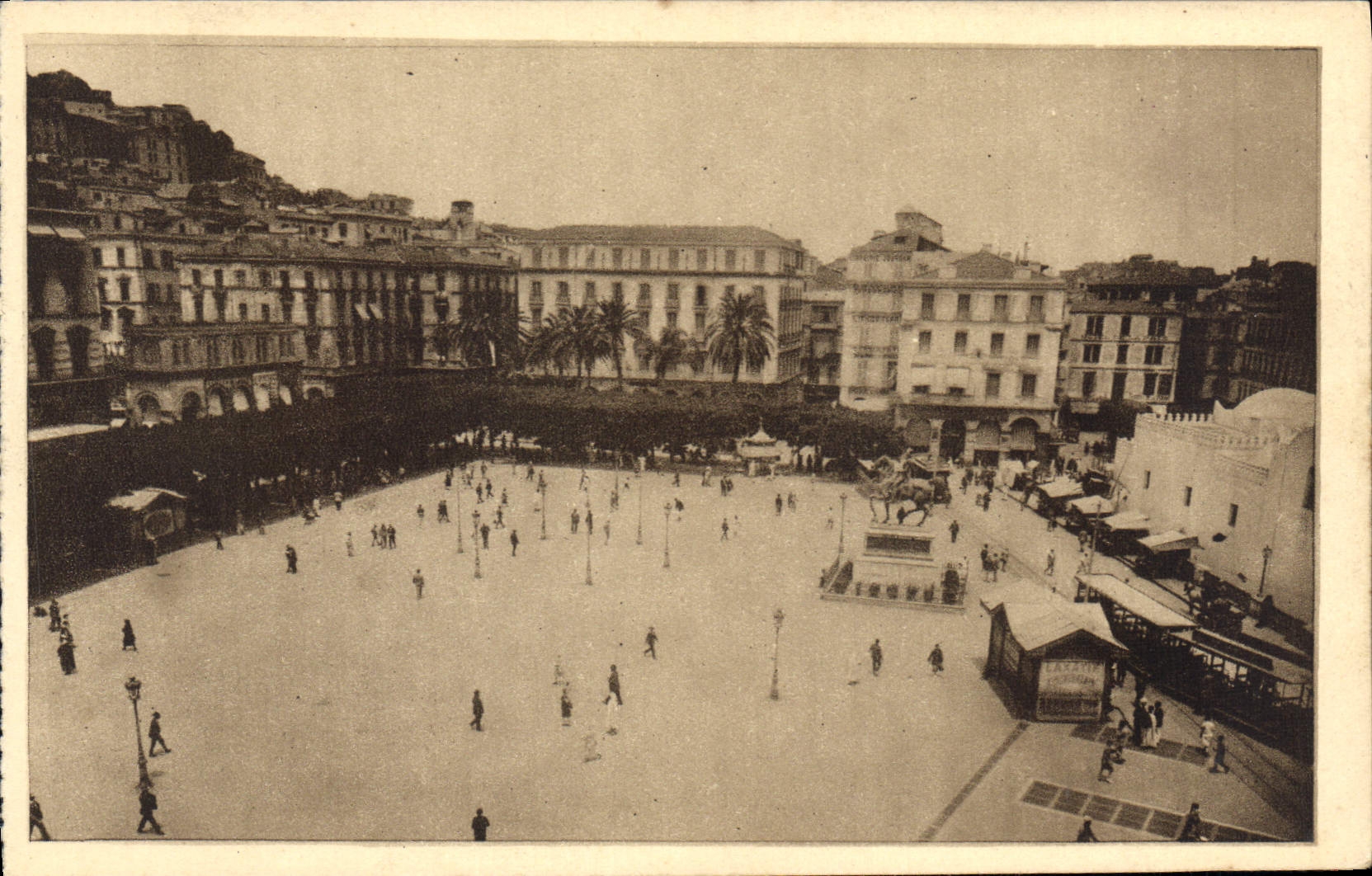Algérie - Place du Gouvernement et Hôtel de la Régence — Éditeur A.P. n°234