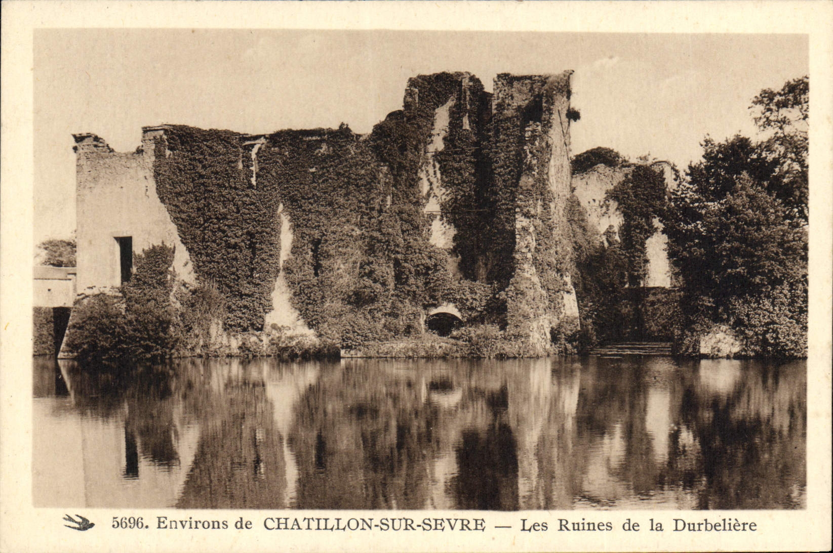 Umgebung von CHATILLON-SUR-SEVRE — Ruinen der Durbelière — Nummer 5696