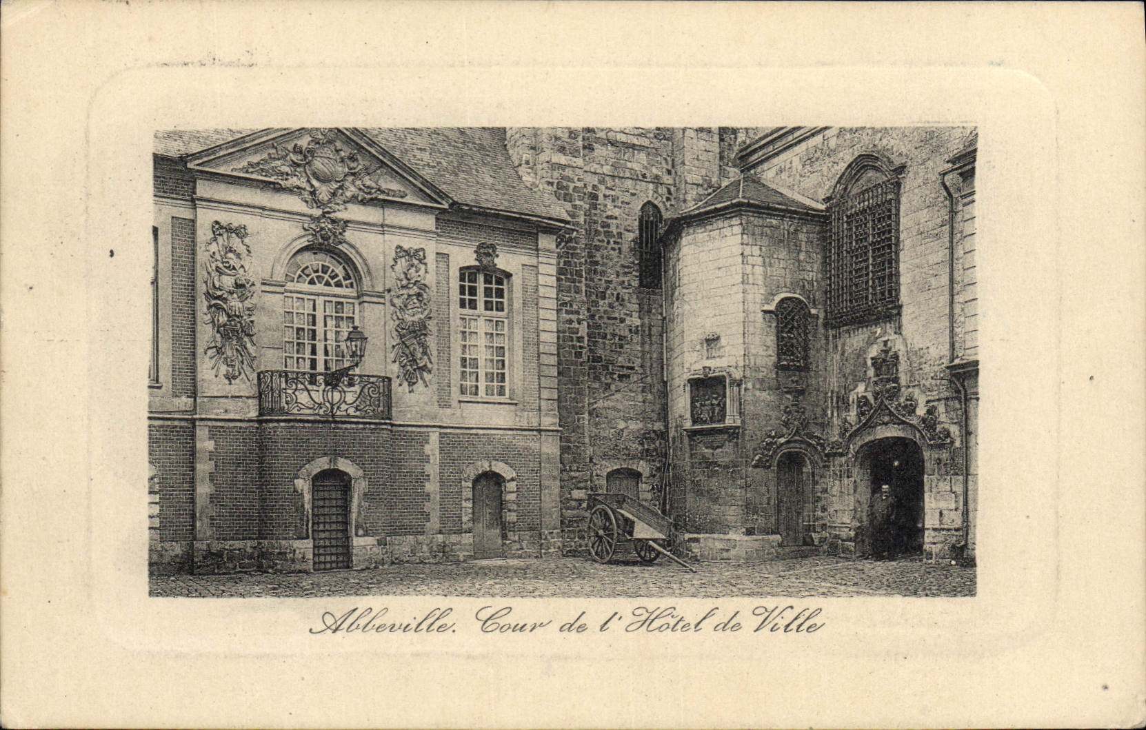 CPA Abbeville Cour De I'Hotel De Ville