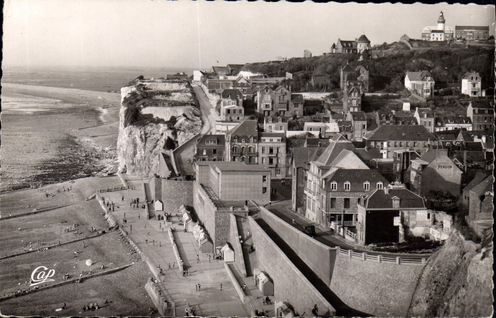 Vue sur la Ville d'Ault — depuis les Falaises — Cap