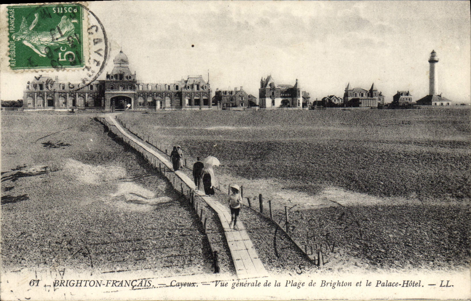 Brighton-Français — Vue générale de la Plage de Brighton et le Palace-Hôtel — LL. — Cayeux