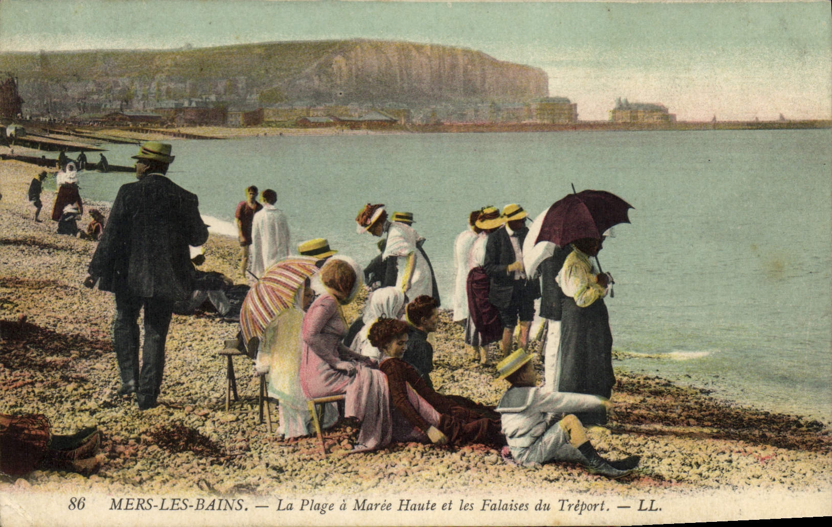 Mers-les-Bains — La Plage à Marée Haute et les Falaises du Tréport — LL.