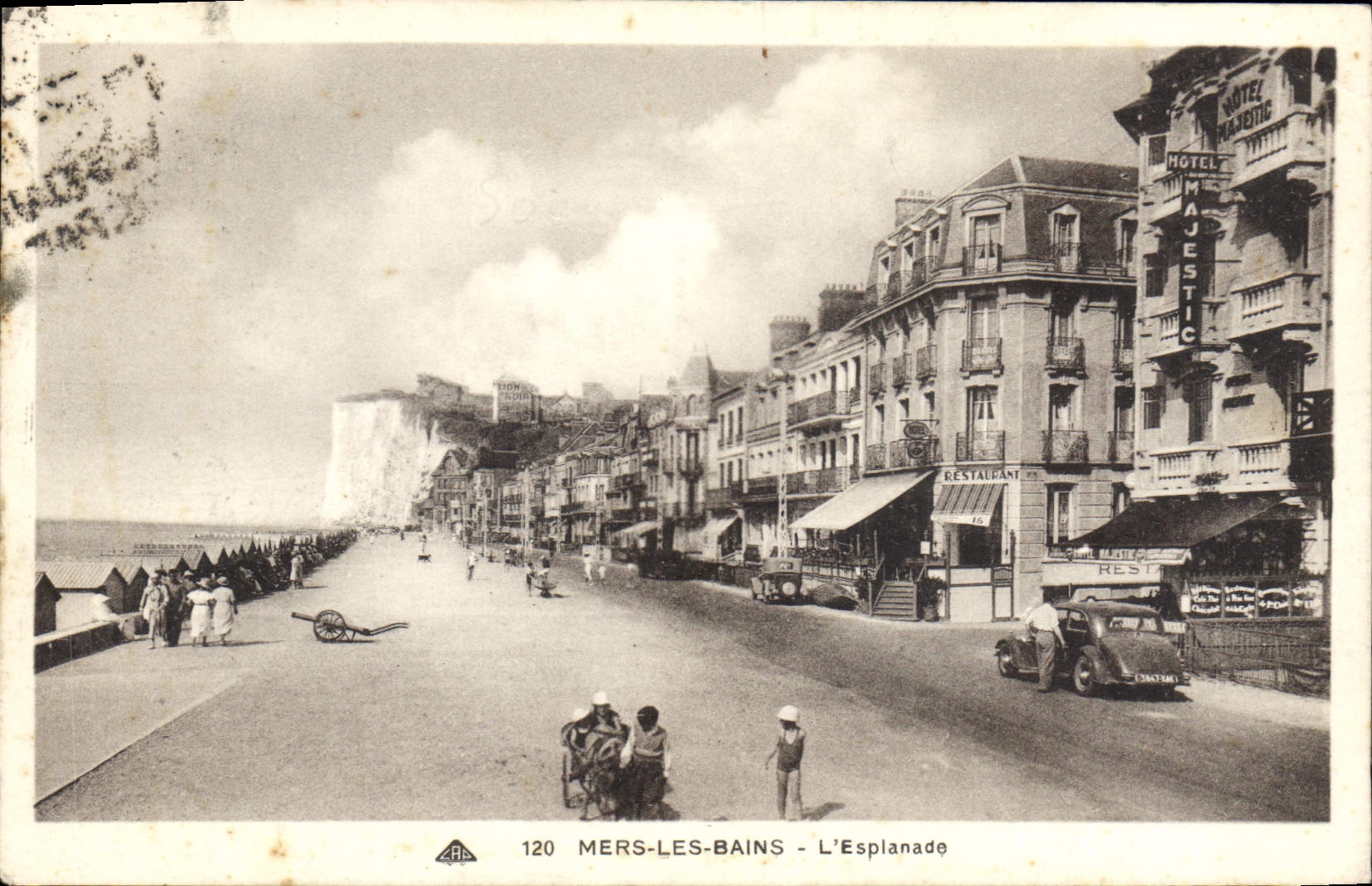 Mers-les-Bains - L'Esplanade — vue de l'Esplanade avec l'Hôtel Majestic et le restaurant — CPA n°120, éditeur CPA des Arts Photographiques