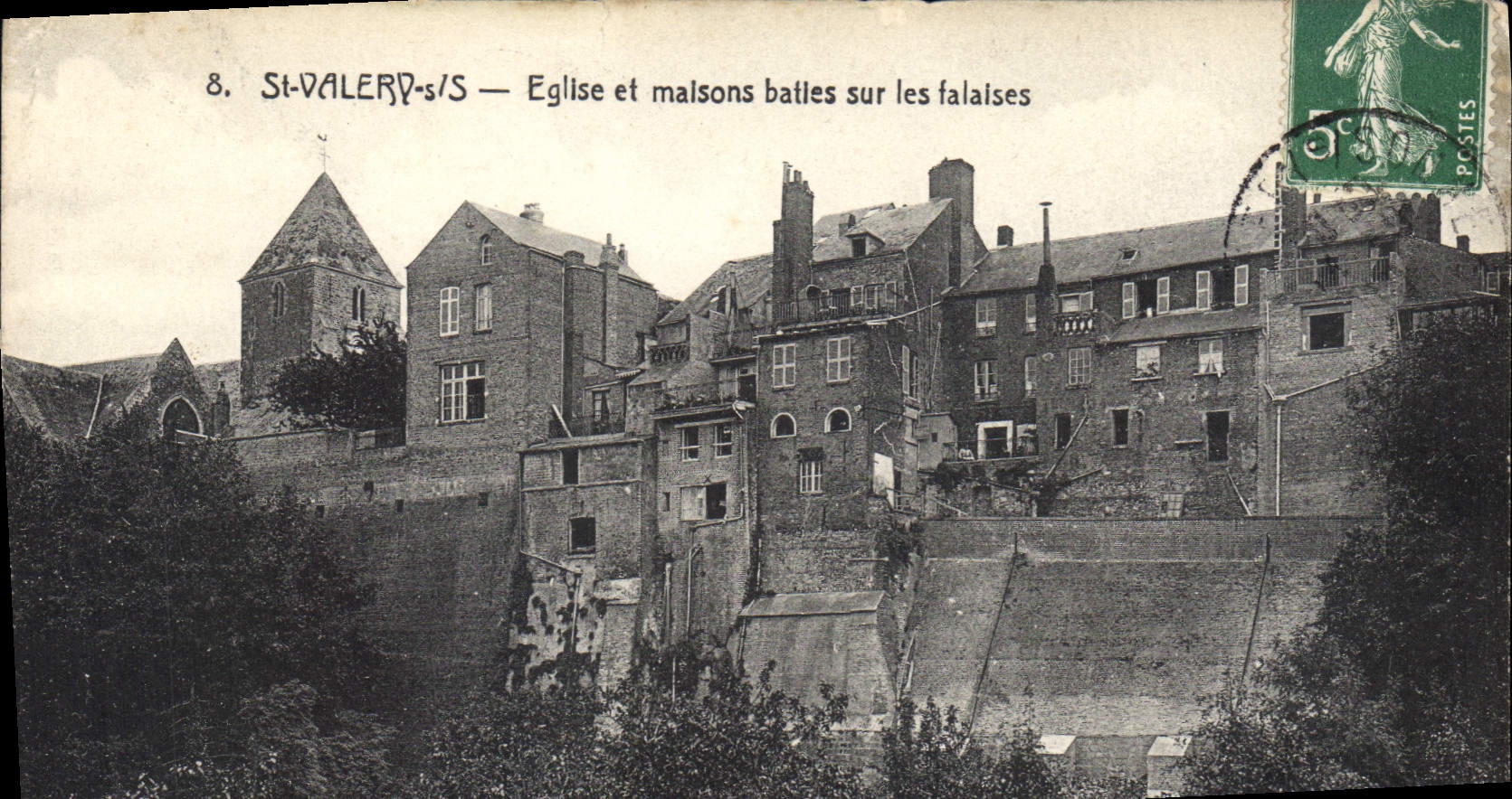 St-Valery-sur-Somme — Church and houses built on the cliffs