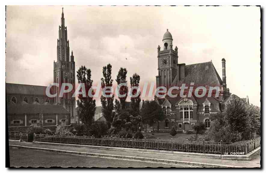 CPA Moreuil Le Jardin De I'Hotel De Ville Et I'Eglise