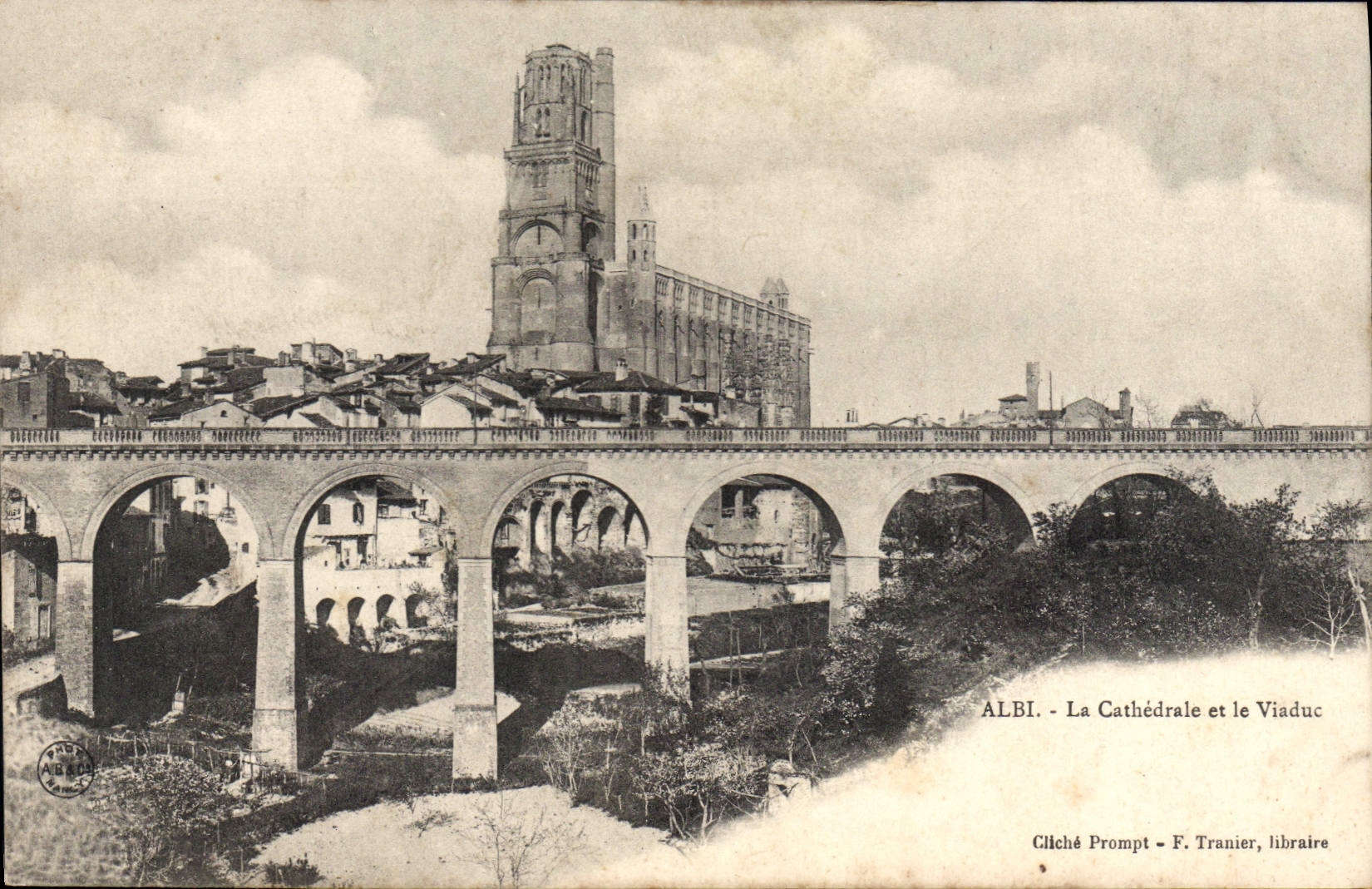 CPA Albi La Cathedrale Et Le Viaduc
