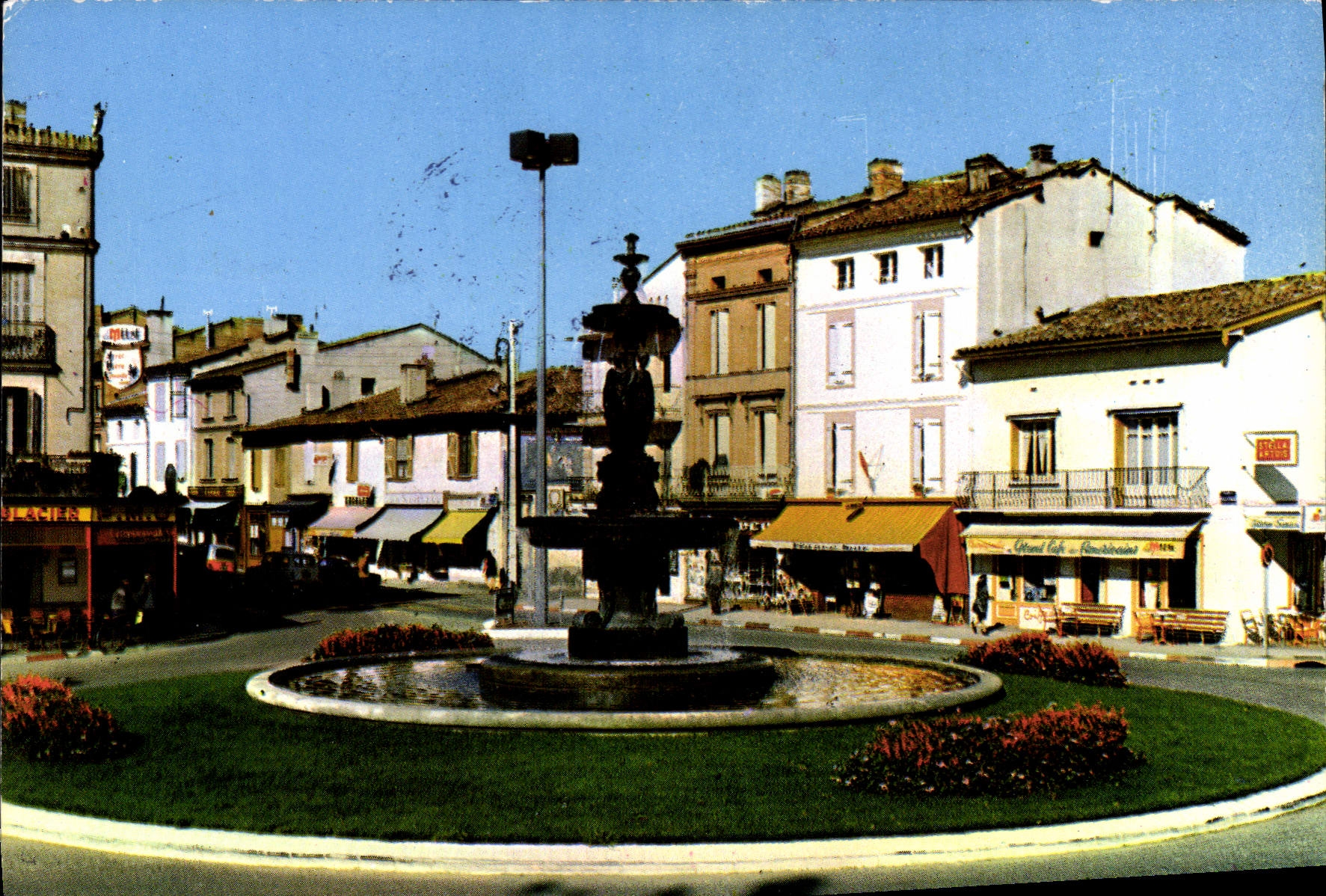 CPSM Lavaur La Fontaine Des Trois Graces Aglaée Thalie Euphrosine