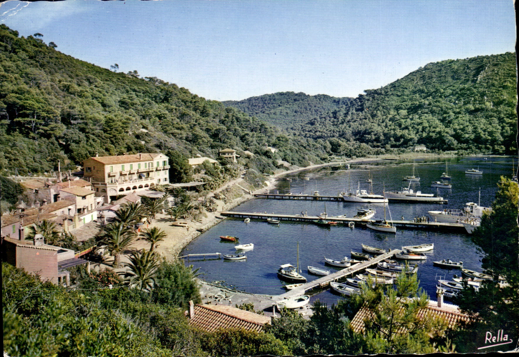 Port Cros — The Port, the Fishermen's Hamlet, the Provençal Inn, the Chapel and the Valley of the Hotel du Manoir — Rella