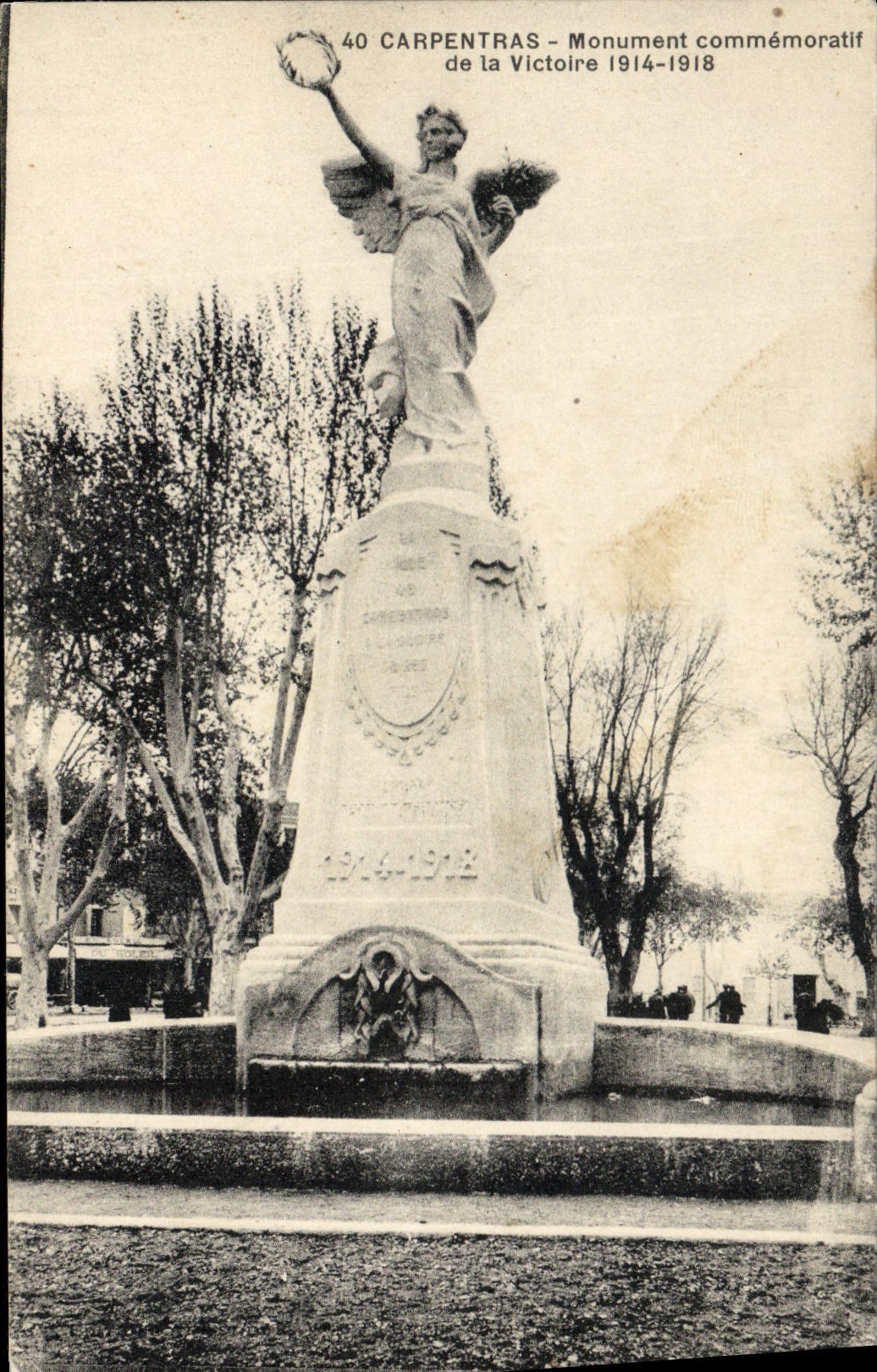 CPA Carpentras Monument Commemoratif De la Victoire